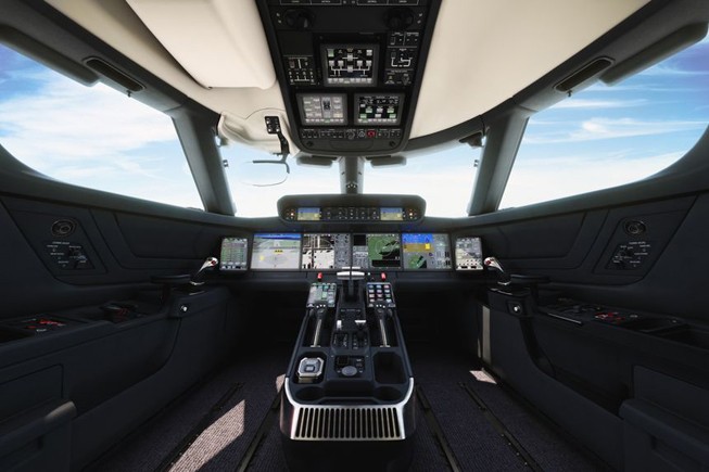 Ein Blick ins künftige Cockpit mit etlichen Touch-Screens.