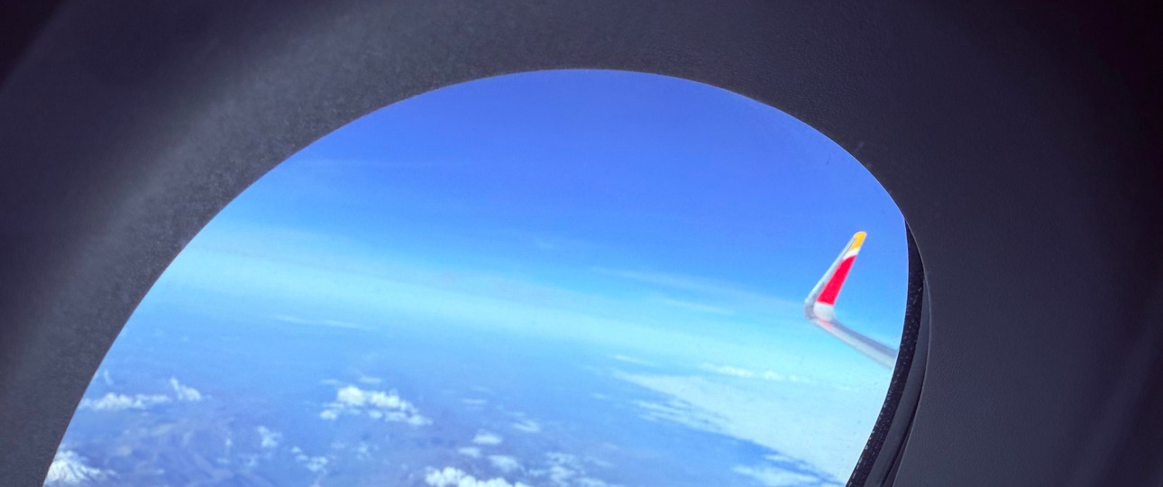Blick aus Airbus A321 XLR von Iberia: Beim Sonderflug wird die totale Sonnenfinsternis zu sehen sein.