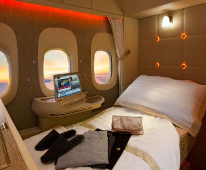 So sieht die First-Class-Suite aus, wenn es der Sitz zum Bett gemacht wird.