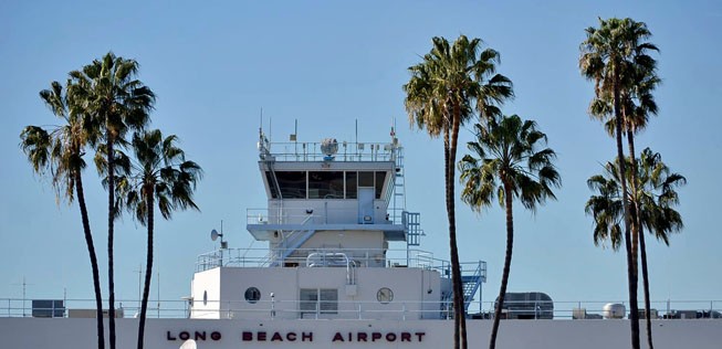 Long Beach Airport gilt als Kleinod modernistischer Architektur. Das Hauptterminal wurde 1941 von W. Horace Austin and Kennth Wing, Sr. gebaut.