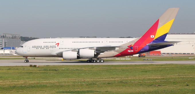 ... Asiana Airlines, an deren Übernahme Korean Air arbeitet. Beide Fluglinien aus Südkorea haben bislang keine Boeing 777X geordert.