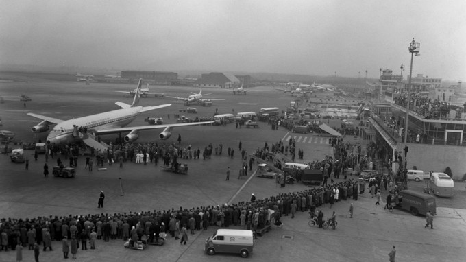 Den ersten Jet nahm KLM 1960 in Betrieb. Die DC-8 flog auf der Route Amsterdam-New York.