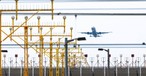 Flieger in Hongkong: Die Nachfrage sinkt.