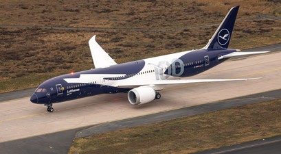 Boeing 787 von Lufthansa im Jubiläumsdesign: Bald sind fast alle Sitze buchbar.